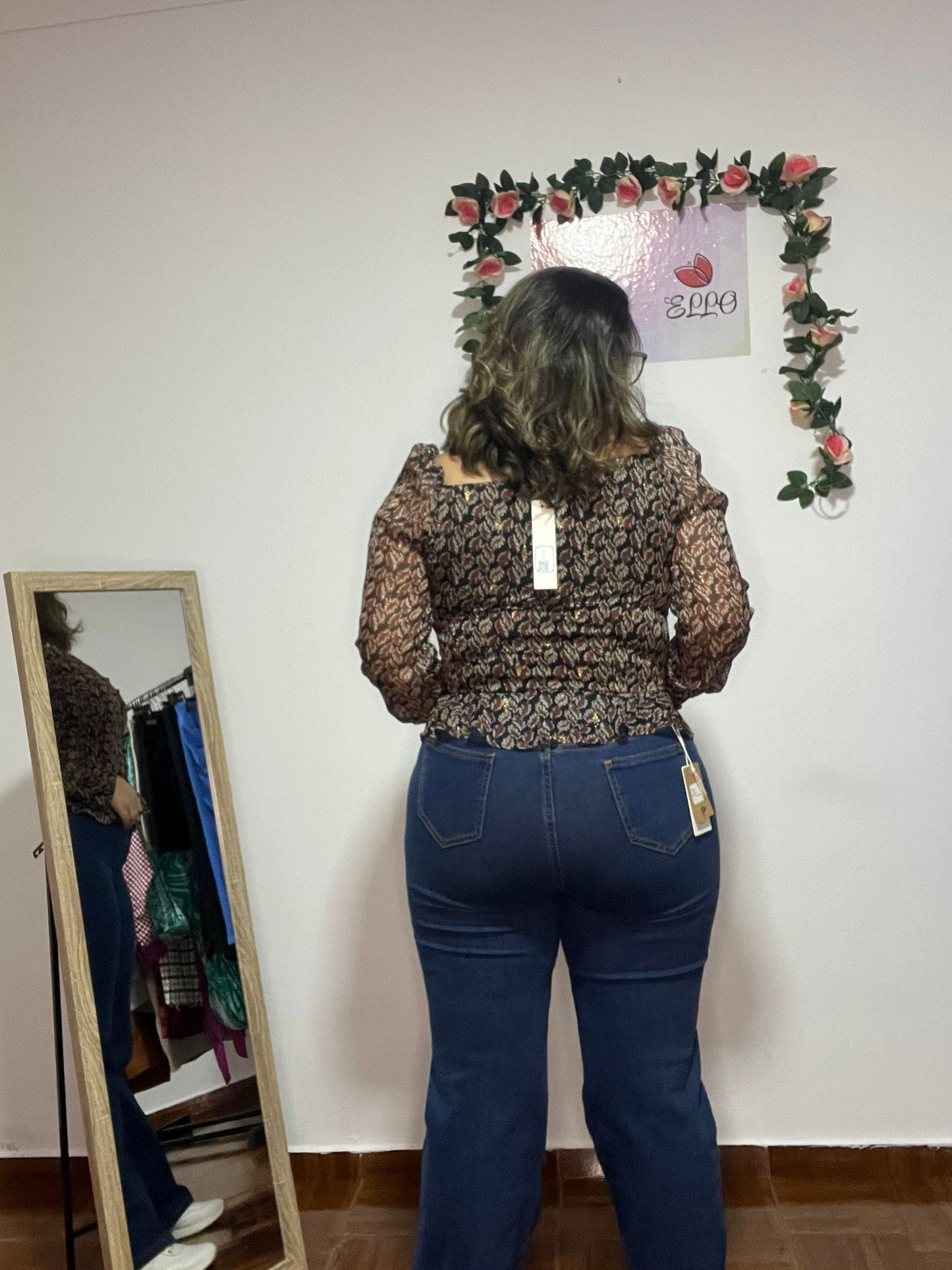 Blusa padrão folhas