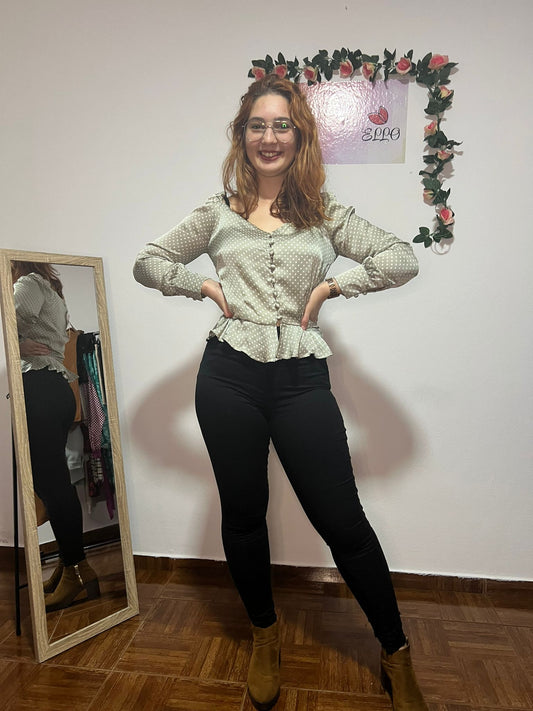 Blusa padrão bolinhas
